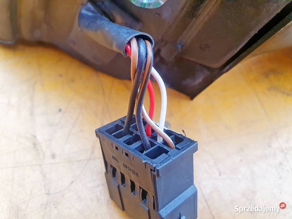AUDI A4 B5 LUSTERKO PRAWE KOD LAKIRU LZ5L PIN 5 Radom