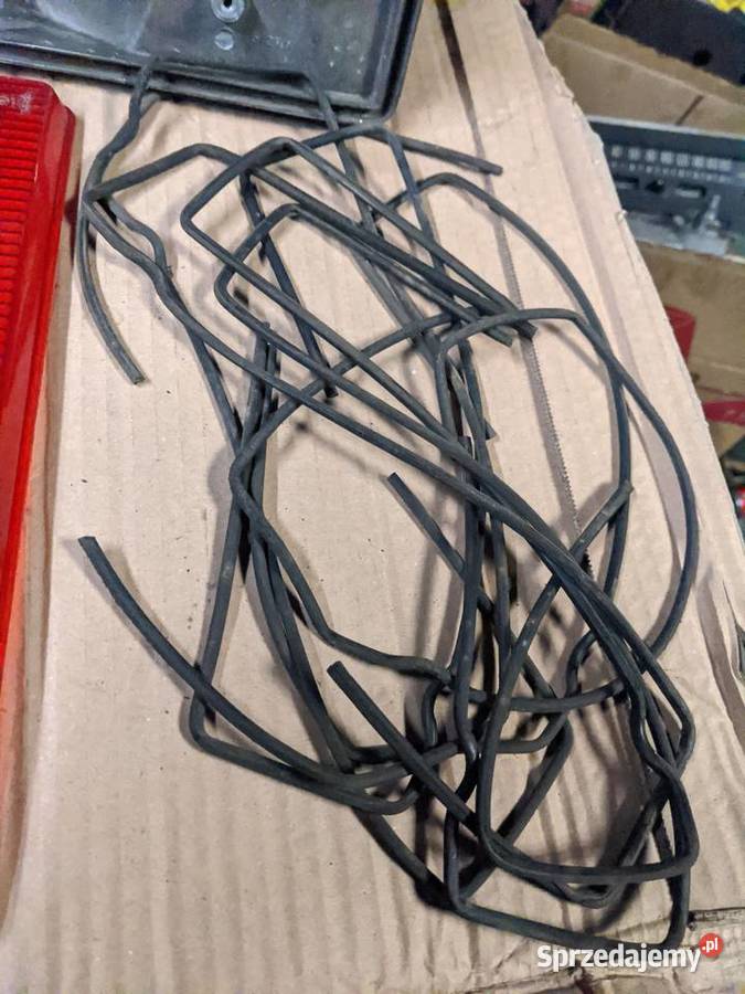 Fiat 125p lampa tyl prawa klosze