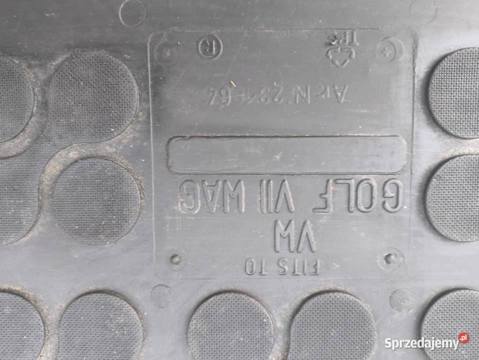 Dywanik gumowy mata bagaznika VW GOLF VII kombi