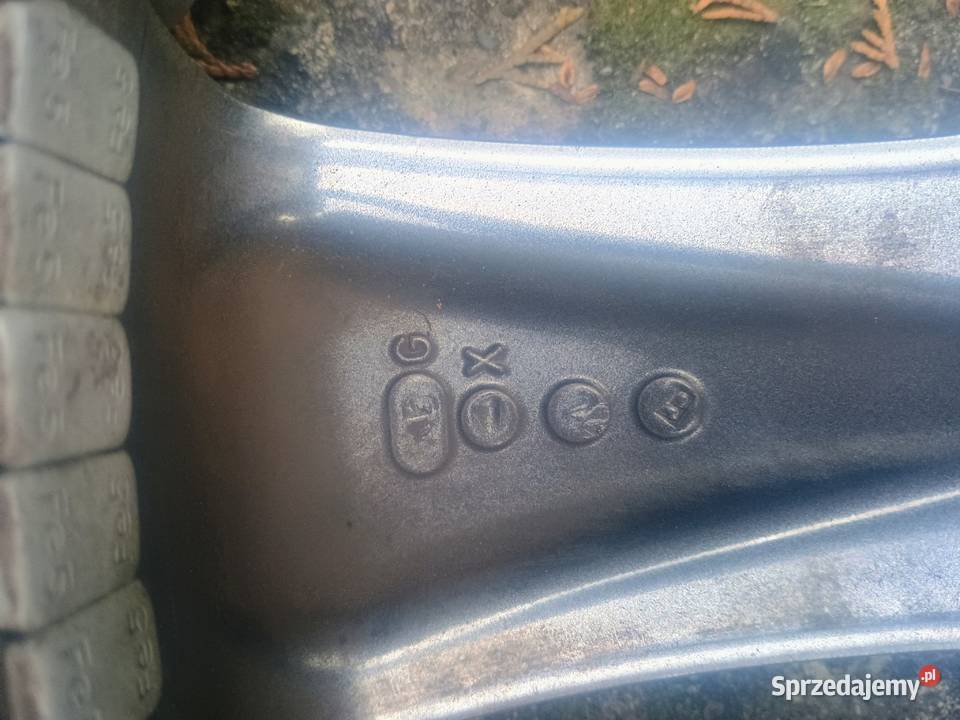 Komplet felg z oponami marki Pirelli do
