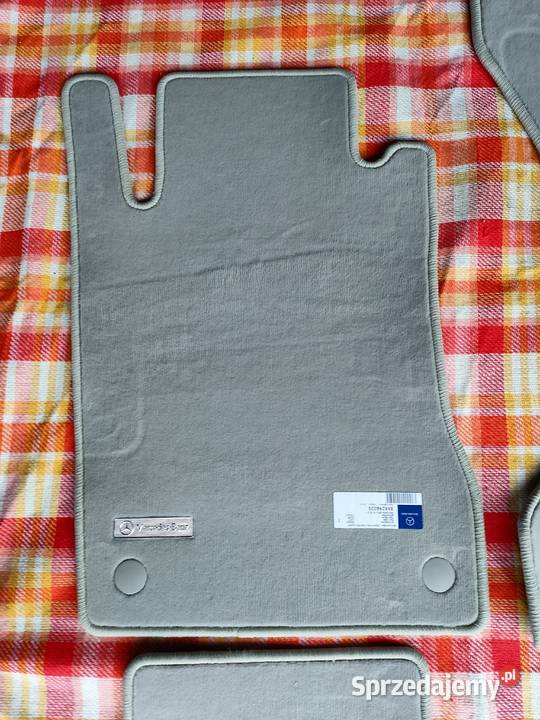 Oryginalne dywaniki welurowe Mercedes W211 S211