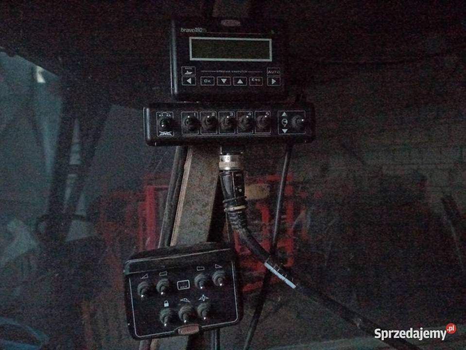 Opryskiwacz polowy PROTON 1500l nieuszkodzony Zaczepiane sprzedam