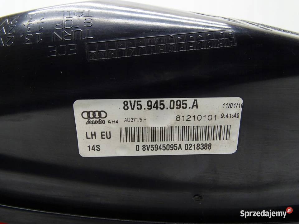 LAMPA LEWA LEWY TYŁ W BŁOTNIK AUDI A3 8V SEDAN Błotniki