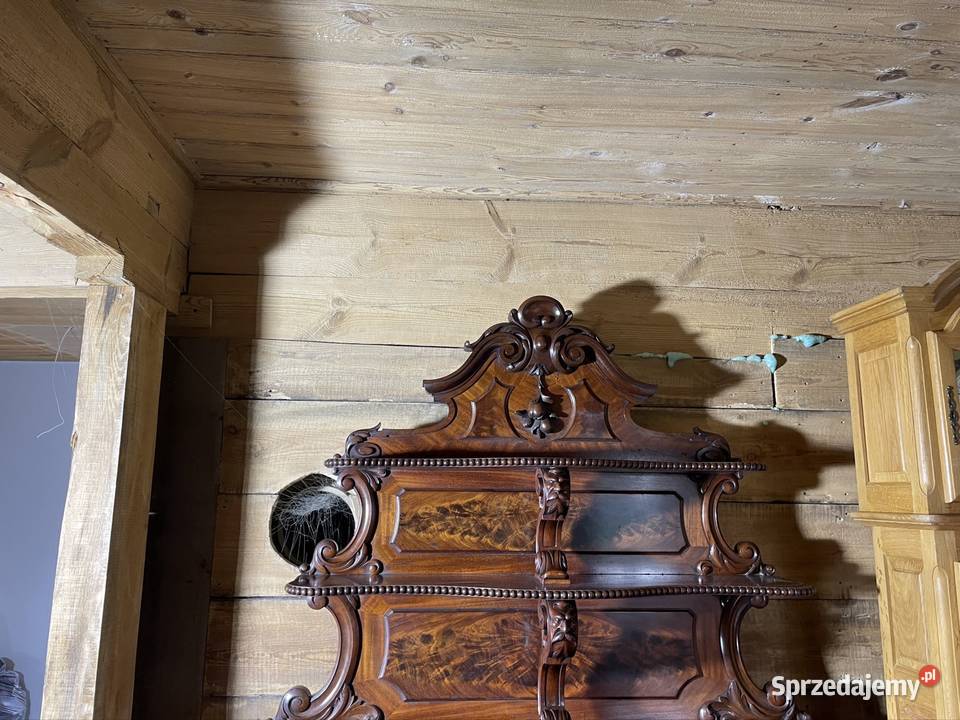 Komodach z drewna orzechowego