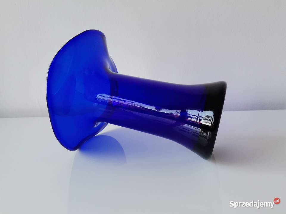 Stary niebieski wazon szkło kobaltowe design PRL Katowice