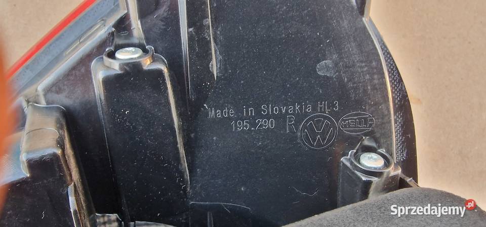 VW PASSAT B8 KOMBI LAMPA PRAWA PRAWY TYŁ IDEALNA Oświetlenie Bieleń