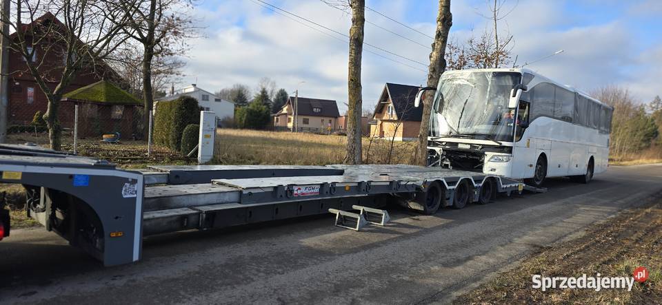 Transport niskopodwoziowy holowanie autobusów Sobolew