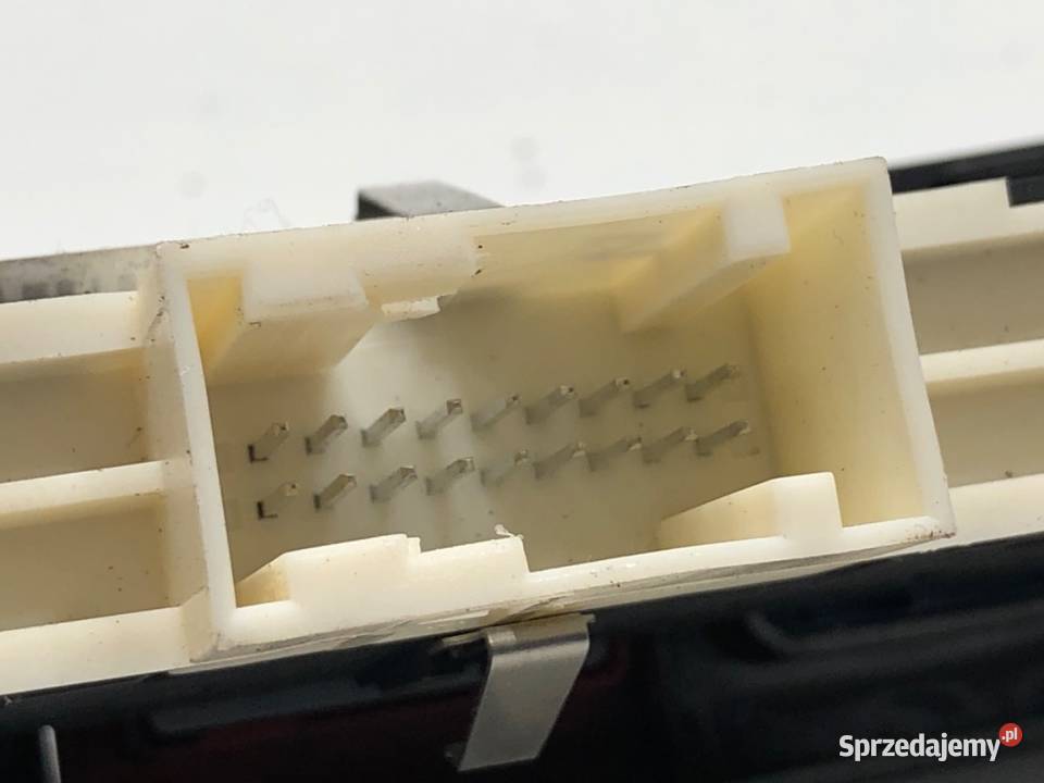 WŁĄCZNIK ŚWIATEŁ AWARYJNYCH FIAT TIPO