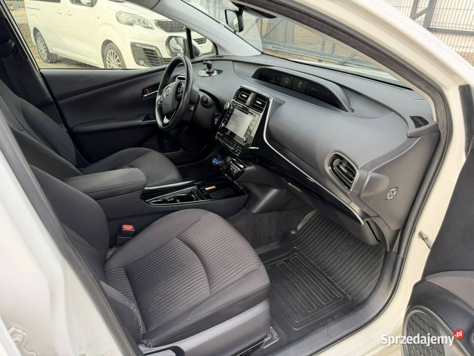 Toyota Prius 18 HSD 136 LIFT Kamera Ast Pasa garażowany