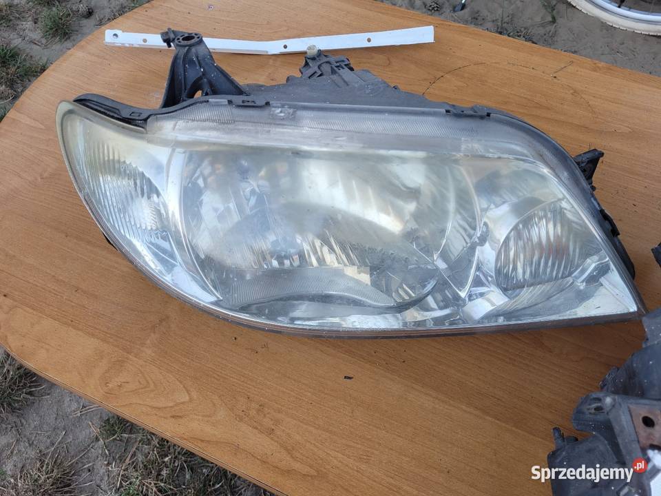 Sprzedam lampy do mazdy 323 F 2001 r