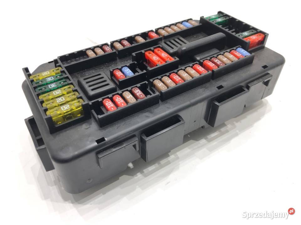 SKRZYNKA BEZPIECZNIKÓW BMW F34 9224879 Hatchback