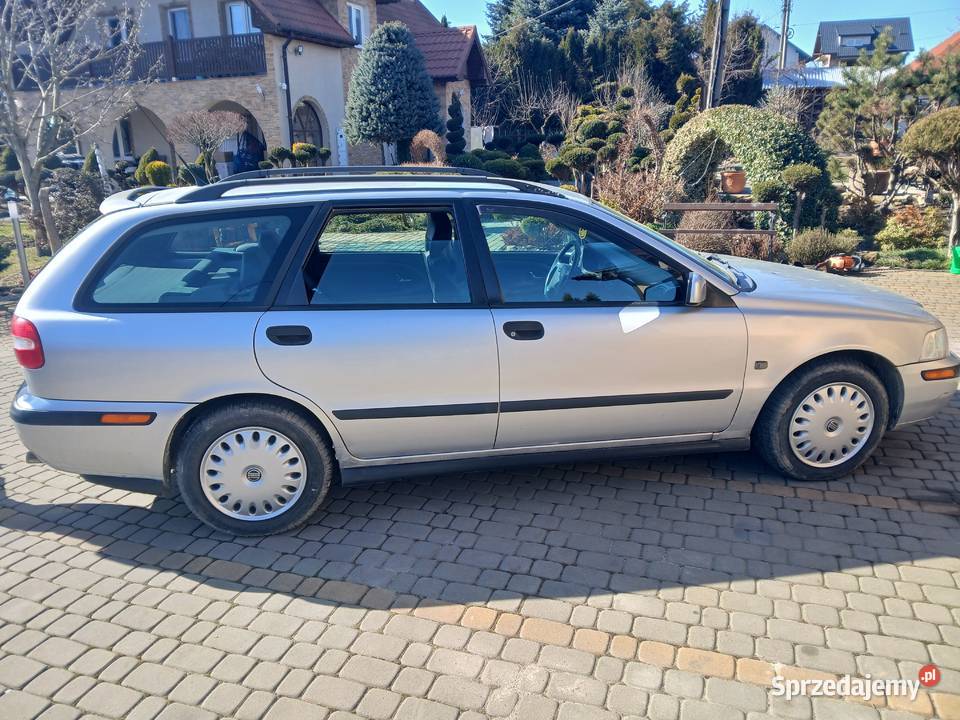 Sprzedam volvo v40 122KM Niechobrz