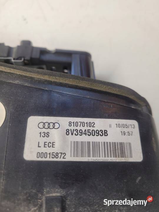 WKŁAD LAMPY LEWY TYŁ AUDI A3 8V 3D 8V3945093B Przystajń