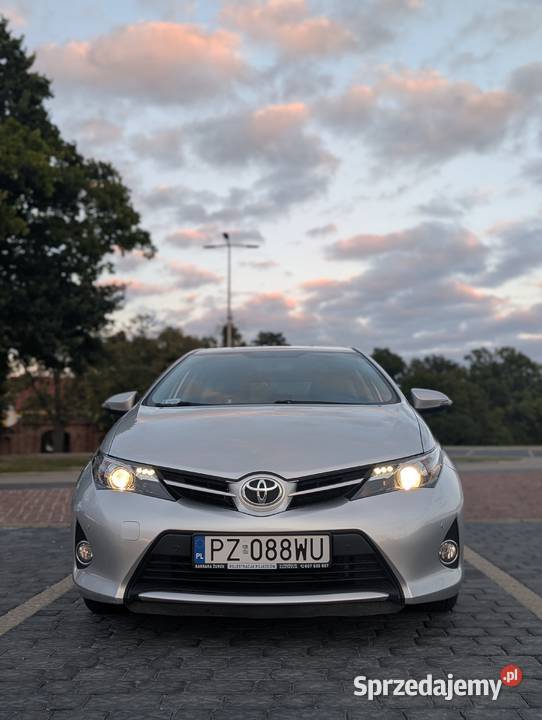 Toyota Auris II 133 VVTi 2014 r Salon Polska Gostyń