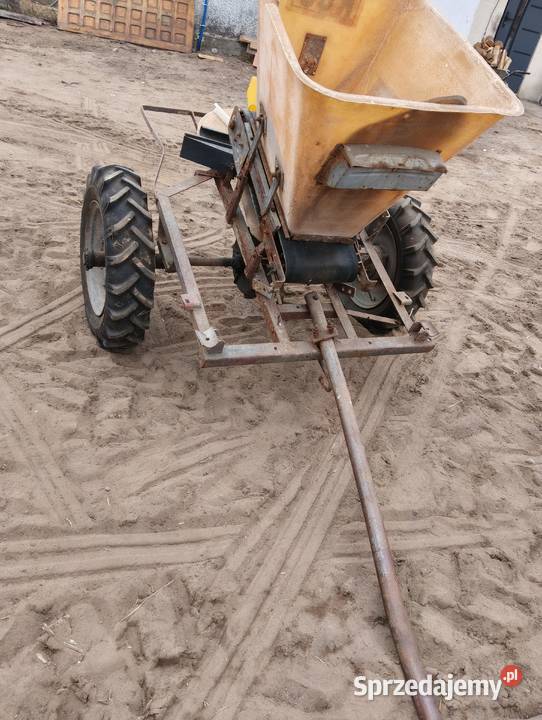 Rozsiewacz Kos nieuszkodzony Maszyny rolnicze podlaskie Grajewo