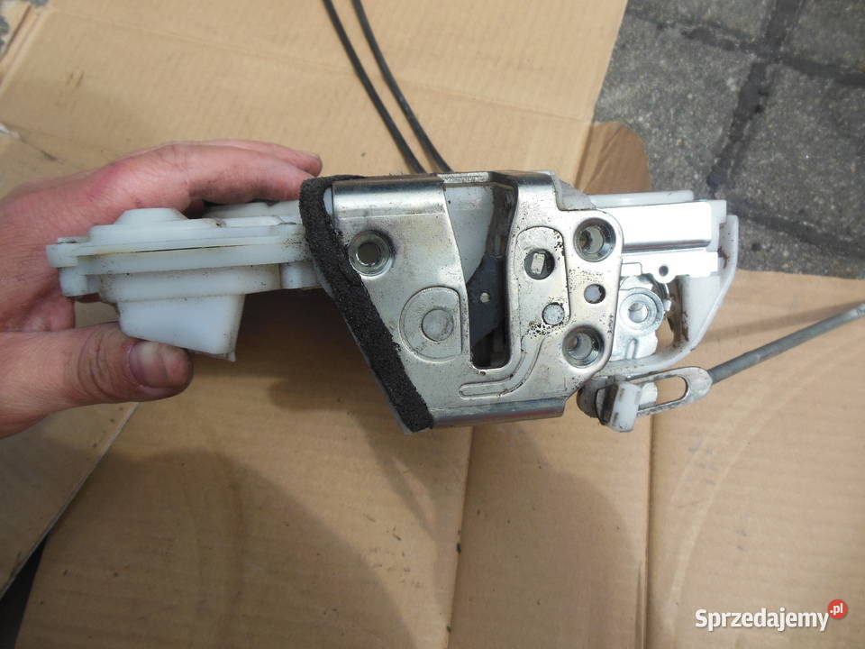 ZAMEK LEWY PRZÓD DRZWI SUZUKI SWIFT V 8220268LA0 osobowe Kozy sprzedam