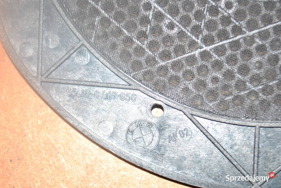 Osłona głośnika niskotonowego L7 pod prawym Poręba