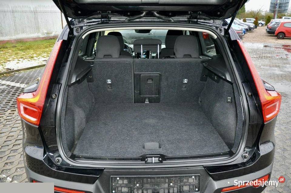 Volvo XC 40 MOMENTUM 20 benzyna 163 2022r Goleniów