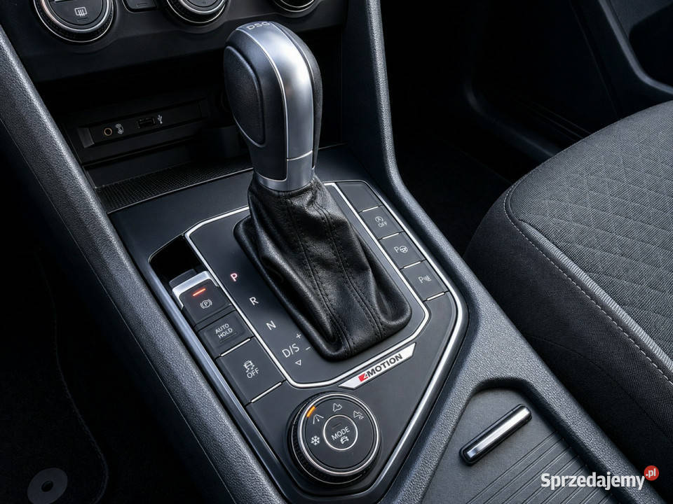 Volkswagen Tiguan 20 benzyna 180konikamera serwisowany w ASO Żabno