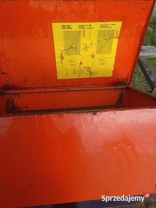 Podsiewacz dozownik nawozu 4 rzędowy