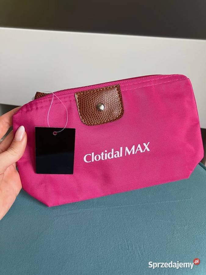 Nowa różowa kosmetyczka na zamek