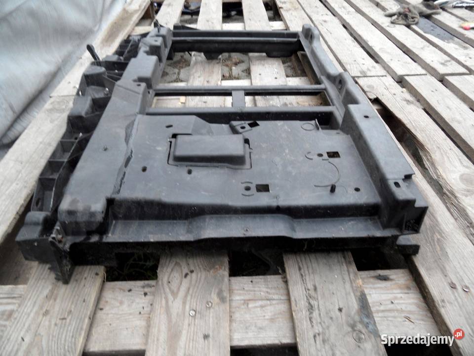 PEUGEOT 207 14 VTI 10r pas przedni wzmocnienie