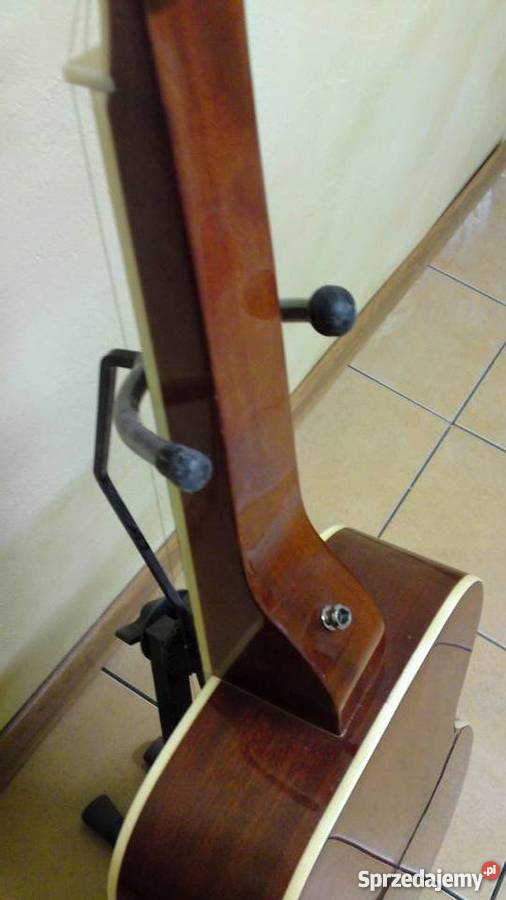 Nowa gitara rezofoniczna