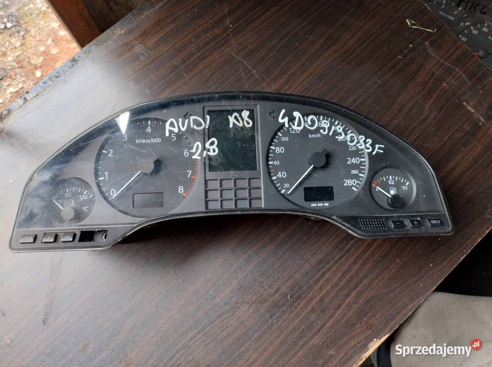 AUDI A8 D2 licznik zegary 4D0919033F osobowe Kielce