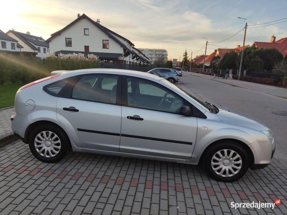 5 drzwi Ekonomiczny FOCUS 2005 poj 16 benz skrz centralny zamek sprzedam
