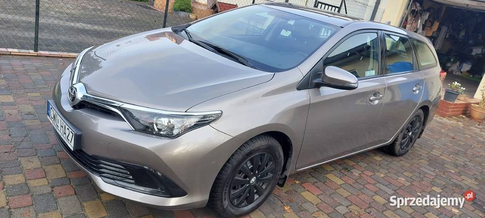 Toyota auris kombi 2015 z niskim przebiegiem Bogucin