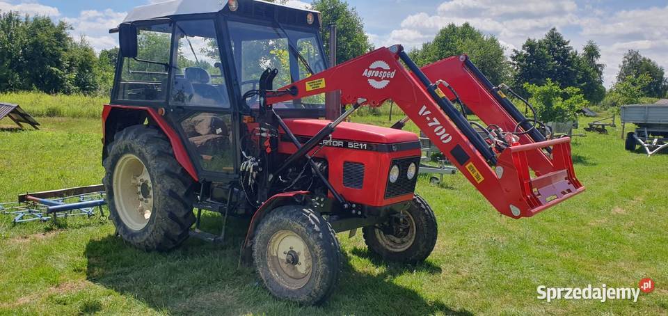 Ładowacz czołowy firmy Agrosped model V700 Rolnictwo Gliczarów Dolny
