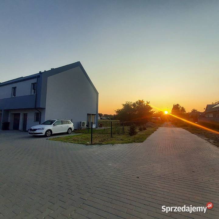 Bezpośrednio Gotowy dom w zabudowie bliźniaczej Rok budowy 2021 Pasikurowice