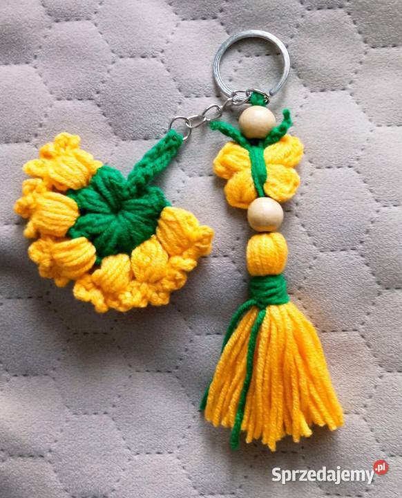 Wiosenny brelok wykonany na szydełku Łask