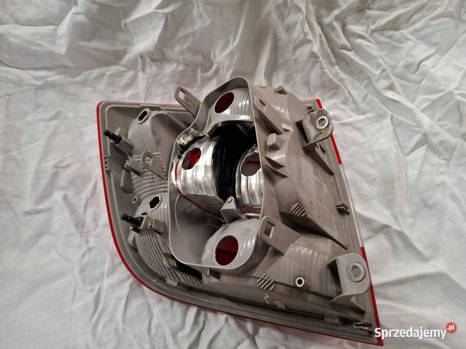 LAMPA PRAWY TYŁ SKODA RAPID 5JH945096 osobowe