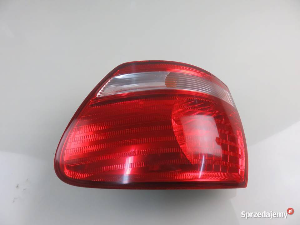 LAMPA PRAWA TYLNA TOYOTA AVENSIS VERSO M2 Lampy tylne