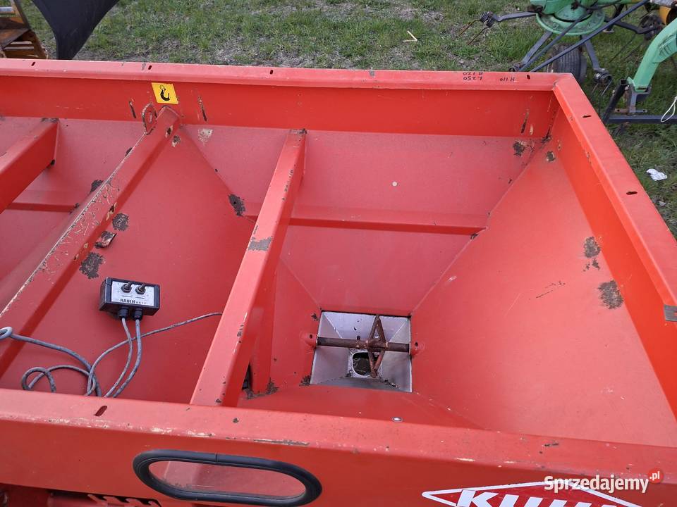 Rozsiewacz nawozu kuhn nieuszkodzony Rozsiewacze nawozów Kłodawa