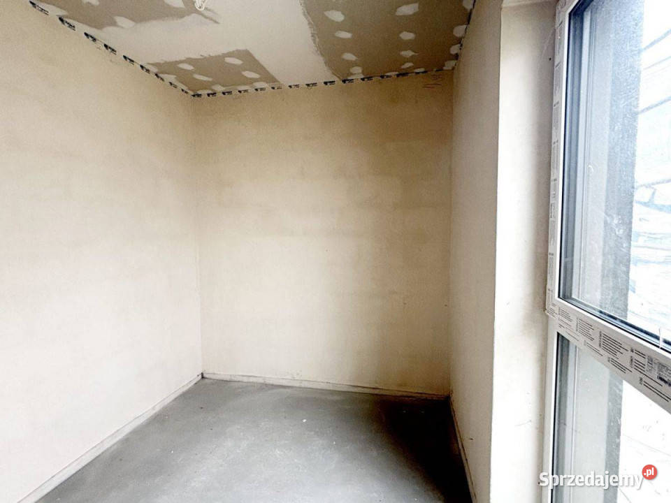 Szarów dom wolnostojący garaż ogródek