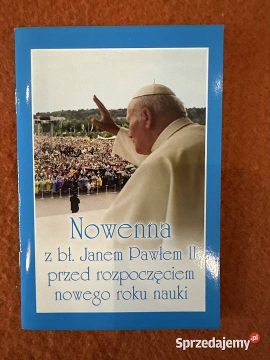Książeczka Nowenna z Janem Pawłem II przed Antykwariat Zabrze