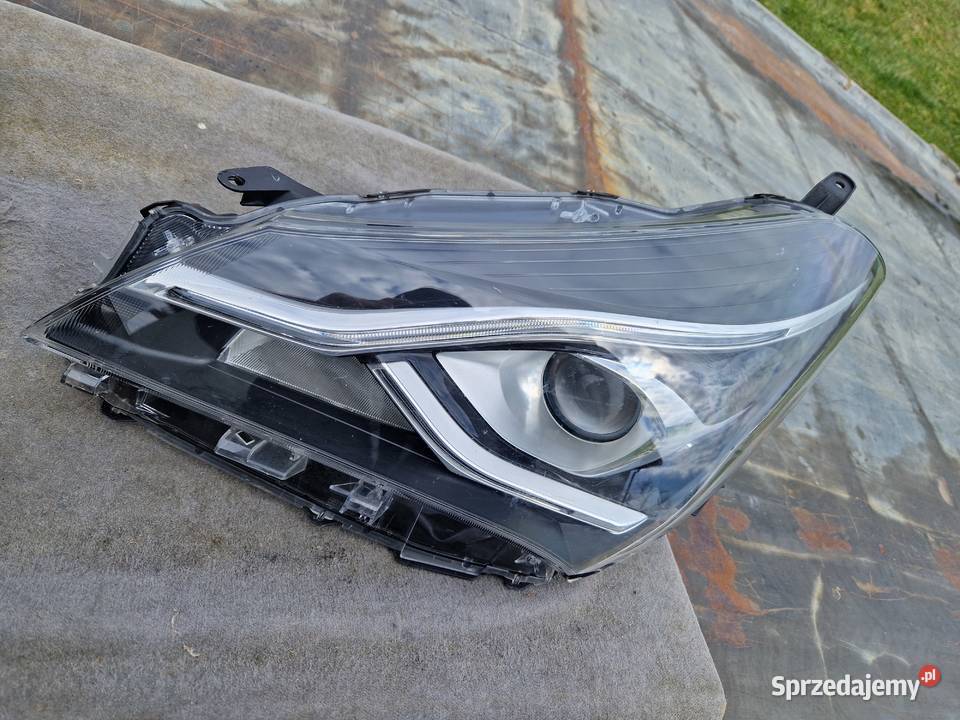 Toyota Yaris III lift soczewka LED ORG KPL EU osobowe Lampy przednie Mielec