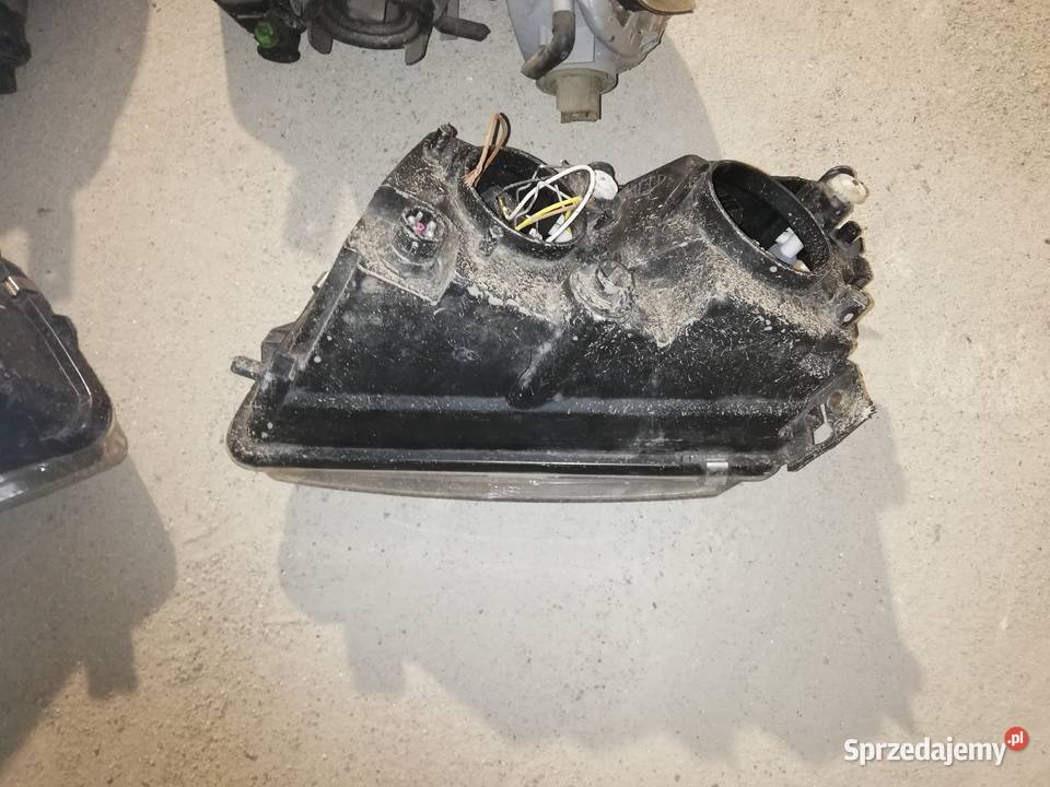 LAMPA PRAWA PRZÓD VW PASSAT 99 R Oświetlenie