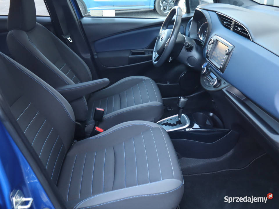 Toyota Yaris 15 Hybrid kamera cofania