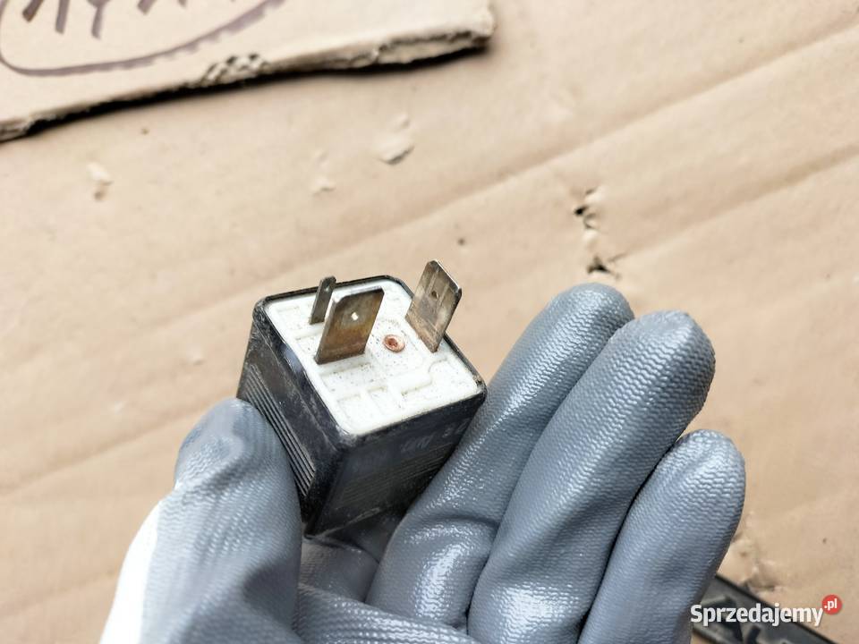 PRZEKAŹNIK 211 AUDI 80 90 Kamień-Kolonia