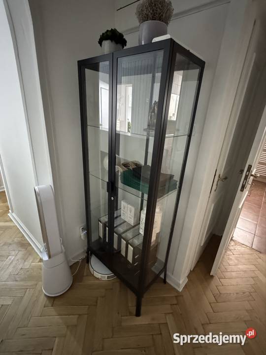 Witryna Ikea Milsbo zamykana na klucz z Warszawa sprzedam