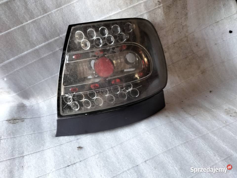 LAMPA PRAWA TYLNA PRAWY TYŁ AUDI A4 B5 SEDAN Kamień-Kolonia