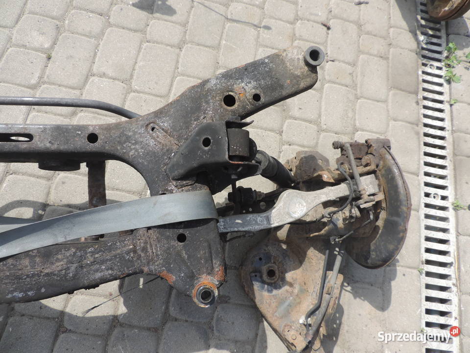 BELKA TYŁ TYLNA OŚ NISSAN QASHQAI J10 16B Rok produkcji 2008 Nowy Sącz