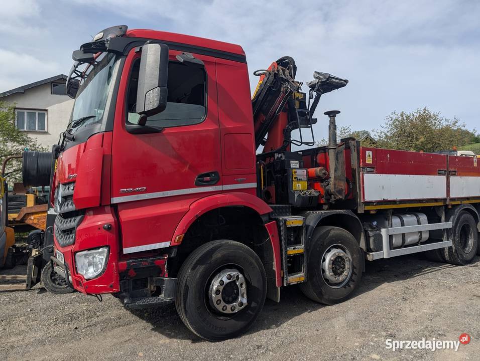 Ciężarówka burtowa MercedesBenz AROCS 3240 8x4 10700cm3