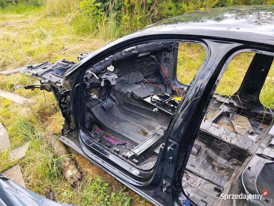 Słupek ćwiartka lewy przód Audi a4 b9 przed lift Zbąszyń