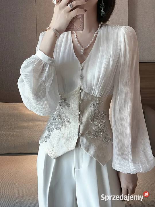 Elegancka bluzeczka z pięknym haftemrozmiar 36 Rozmiar 36(S)