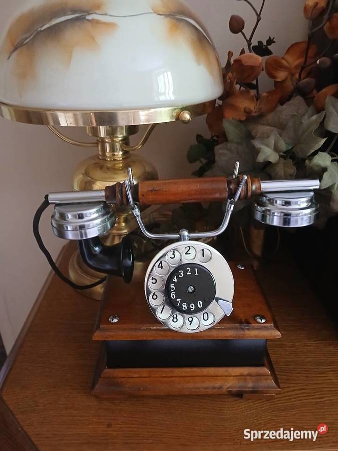 Telefon stacjonarny z czasów PRL u Kraków