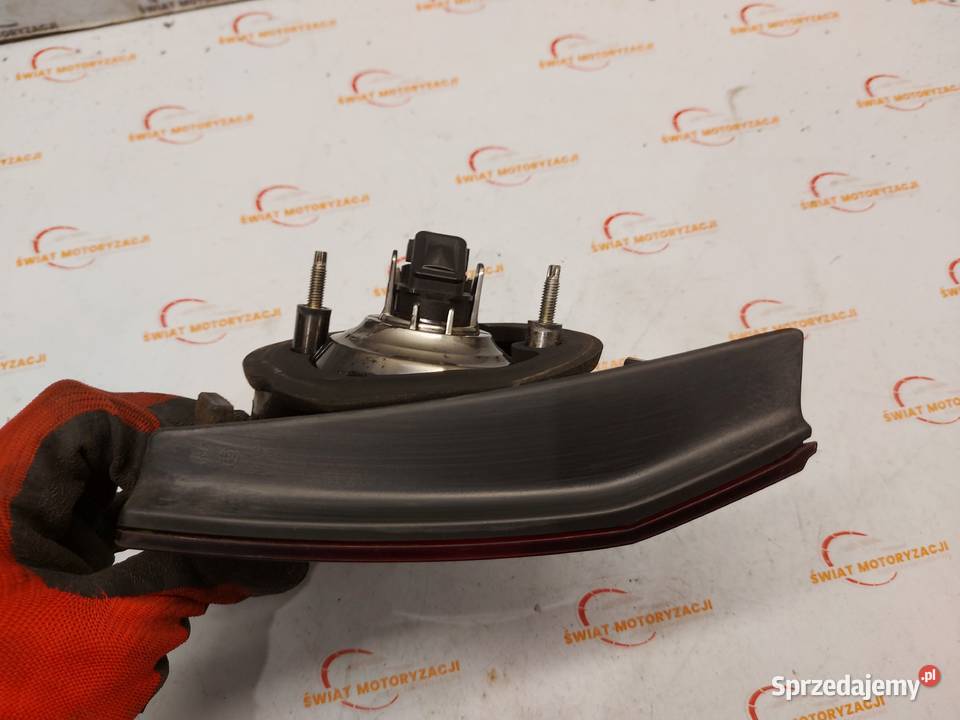 VW GOLF V PLUS 06r lampa lewa tył w klapę Kielce